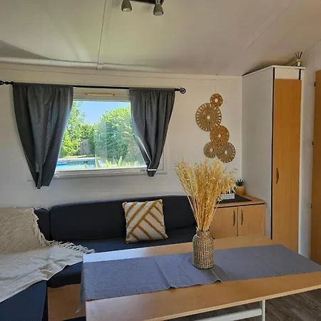 Couette-café La Petite Bulle 3*